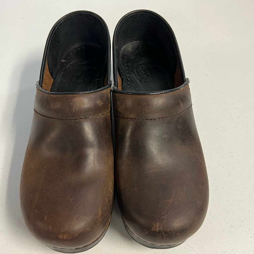 Dansko Brown Leather size 7.5/38 professional leather clogs